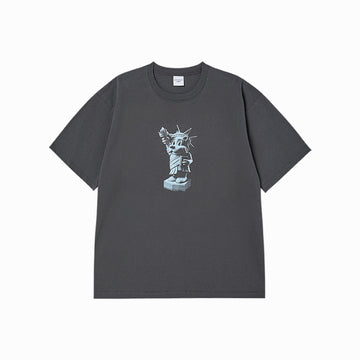 AC BEAR STATUE OF LIBERTY SHORT SLEEVE T-SHIRT CHARCOAL
