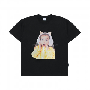 BABY FACE CAT EARPLUG SHORT SLEEVE T-SHIRT BLACK